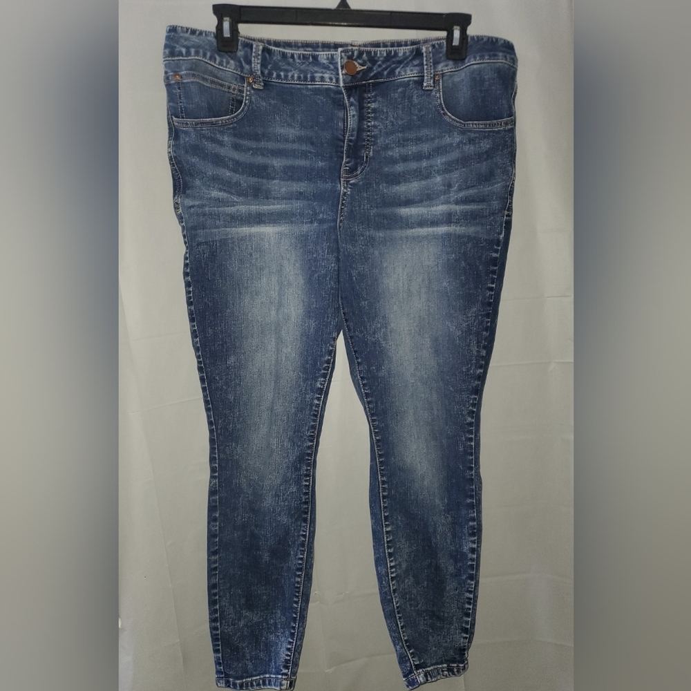 Maurices Midrise Distressed Tapered‎ Blue Jeans 18W